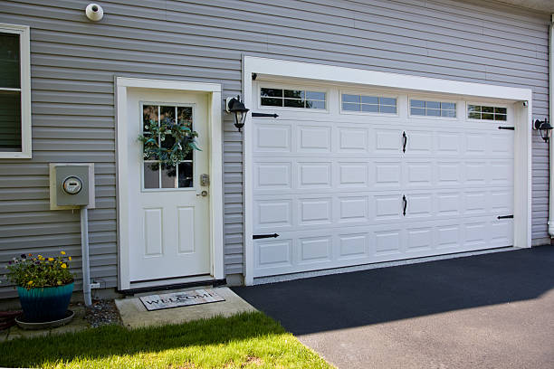24/7 Emergency Garage Door Panel Replacement experts in Lexington, MO